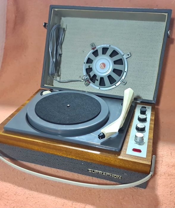Pickup "Supraphon" funcțional.