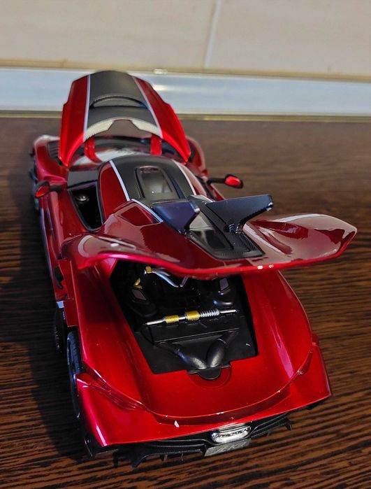 Koenigsegg Jesko Attack 1:24 Cadou Craciun Macheta Colectable NOUA