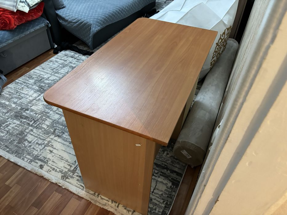 Продам компьютерный стол самовывоз