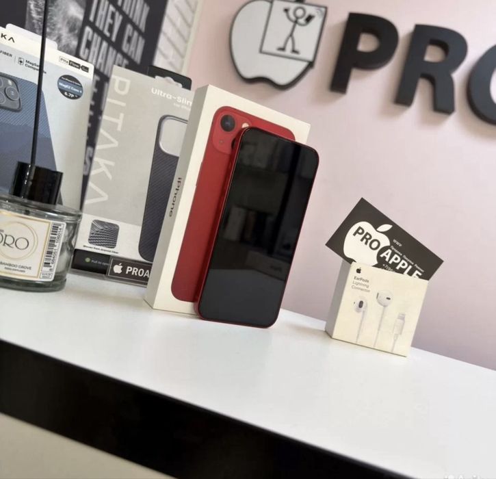 iPhone 13 красный в идеальном состоянии