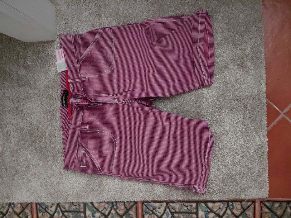 Vand pantaloni scurti Converse