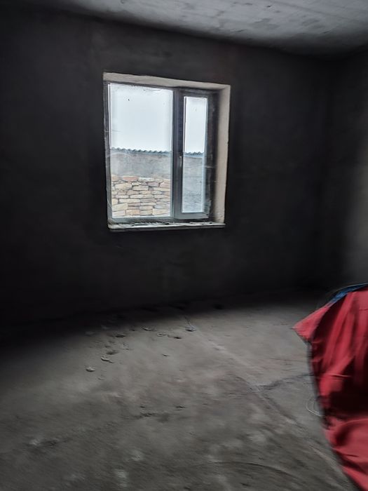 Продам шести комнатную дом