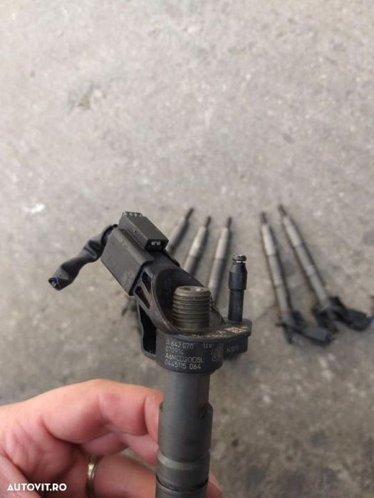 Injectoare / Injector Mercedes Vito 3.0 CDI 0445115064 Viano