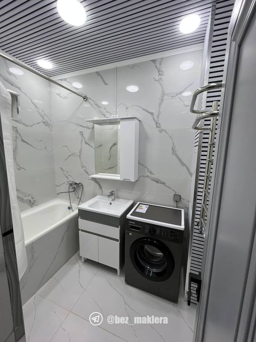 Chilonzor Gulbozori oldida