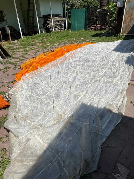 Два Парашюта. Полотно.