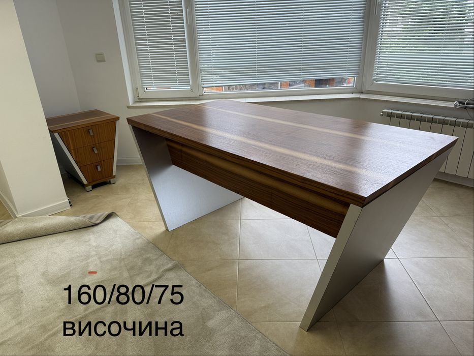 Луксозен Комплект бюро и контейнер