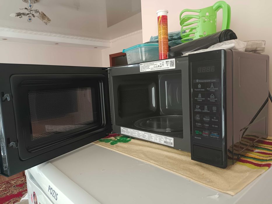 Микроволновая печь LG MS2042DB