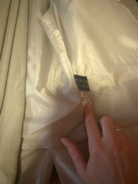 Официален костюм