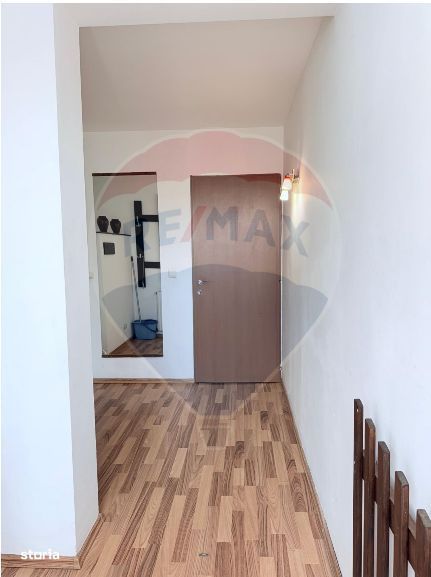 Apartament spațios-3 camere-la curte în Turnișor