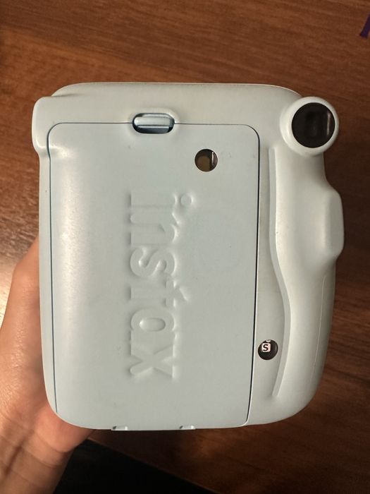 Продаю instax mini 11