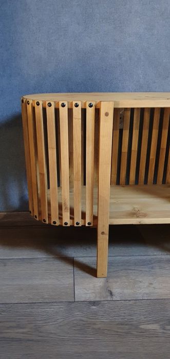 Дървена етажерка