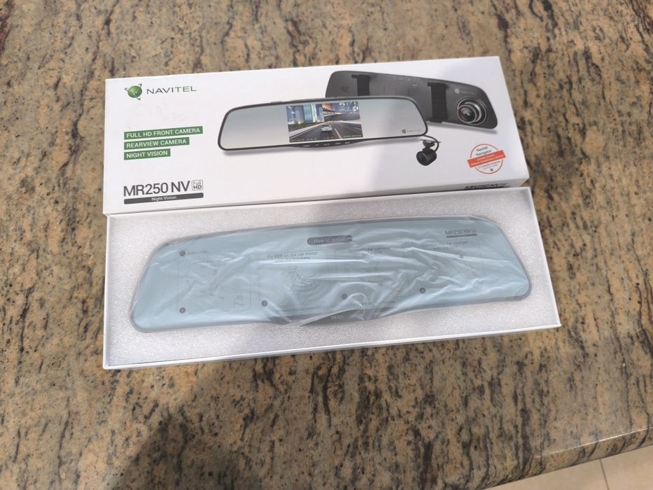 Navitel MR250 NV – огледало с камера за кола (ново)