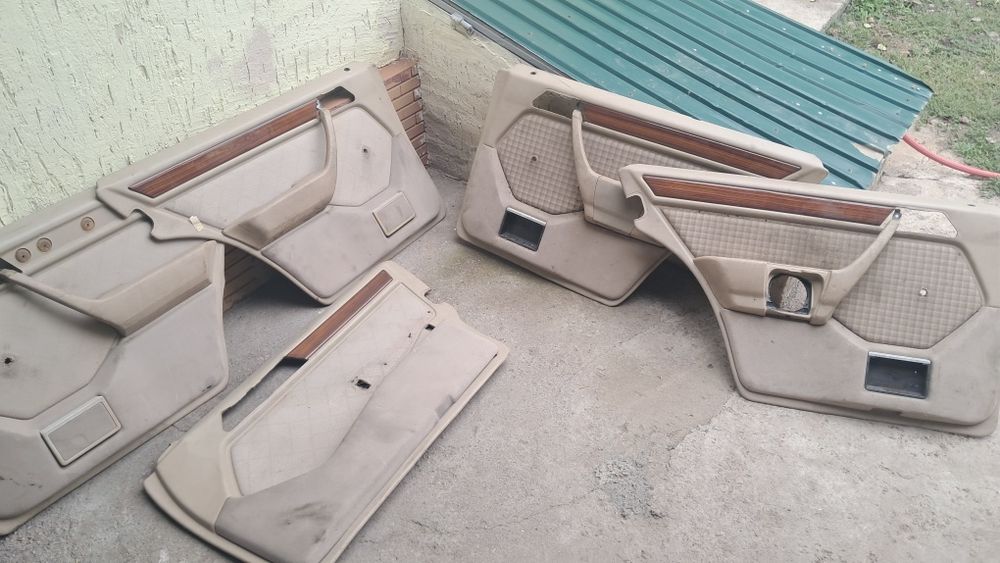 Мерс.124Е.обшивки дверные.