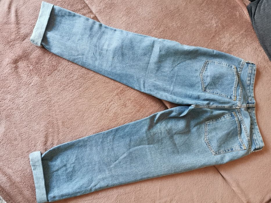 Blugi H&M cu imprimeu argintiu marimea 38