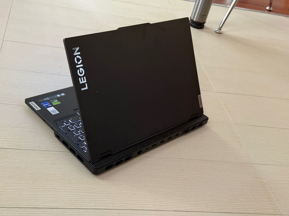 16'QHD+ 240Hz RTX 4090 16GB Core i9-14900HX Lenovo Legion 7 Pro 32GB DDR5 2TB SSD