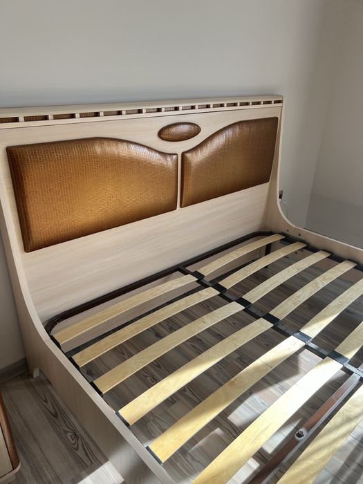 Двуспальная кровать