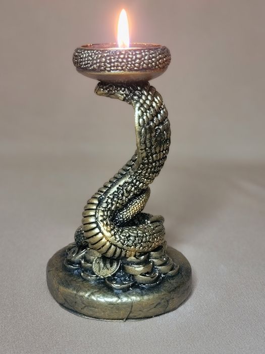 Змея подсвечник.