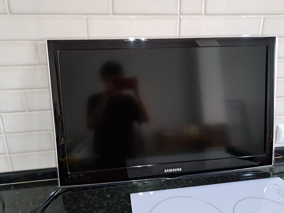 Телевизор Samsung диагональ 82см