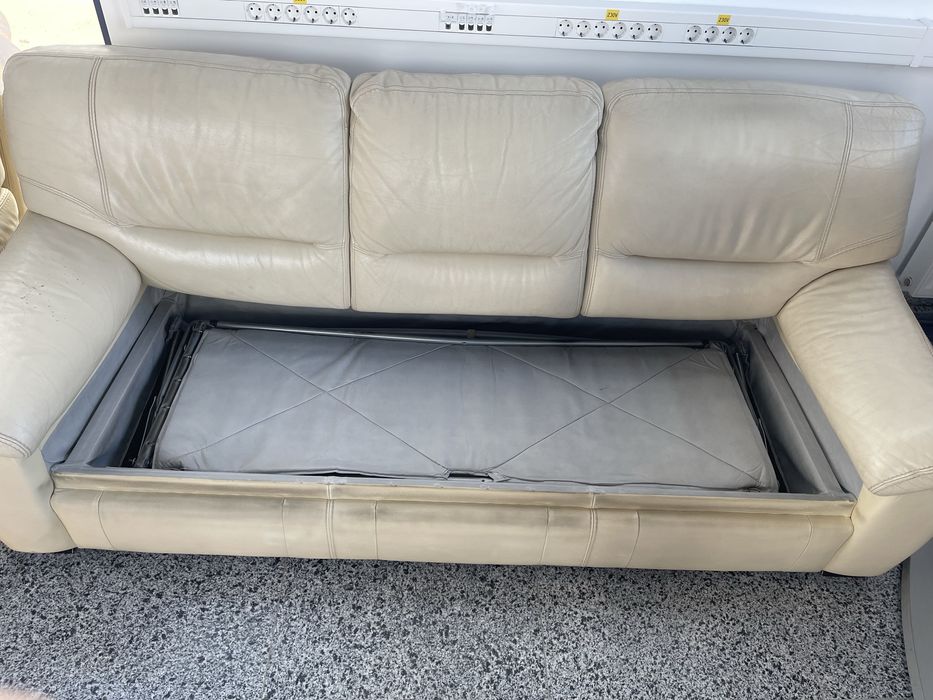 Vand canapea extensibila 3 locuri din piele Mobexpert