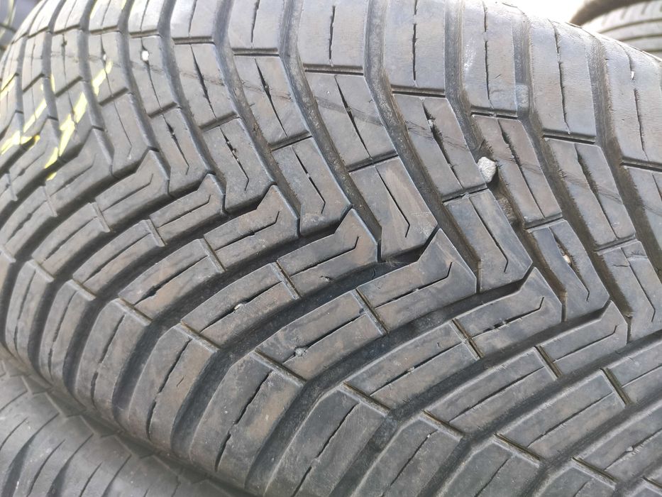 2бр Всесезонни гуми 215 65 16 - Continental