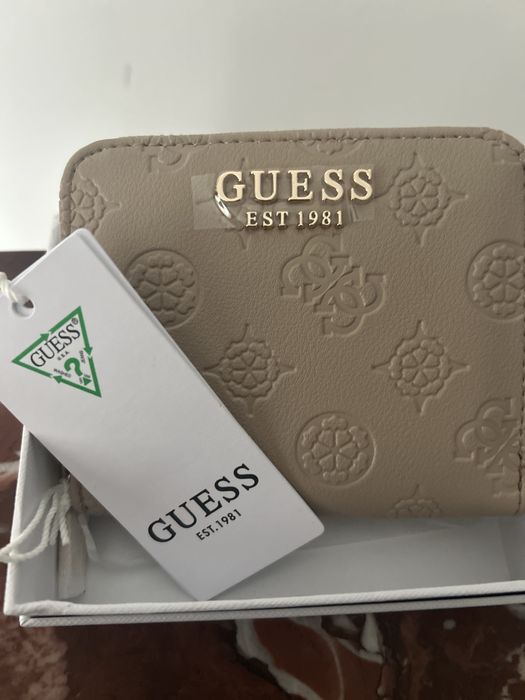 Ново дамко портмоне Guess