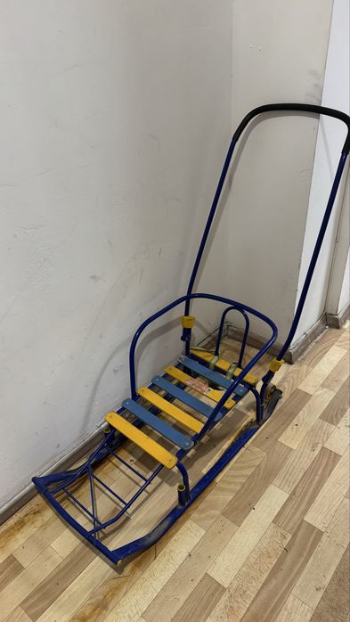 Продам санки, есть два колесика