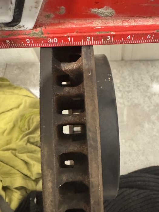 Тормазные тиски для камри 40 европец срочно