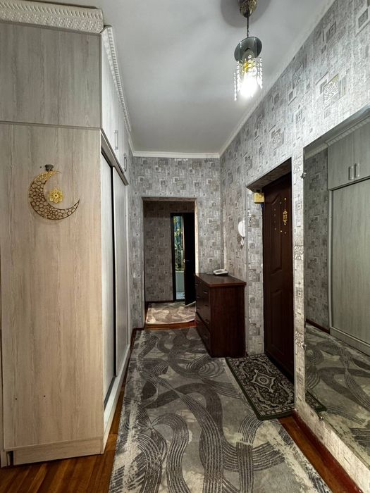 В центре города напротив Кафе Дархан 2х комнатная квартира по низкой ц