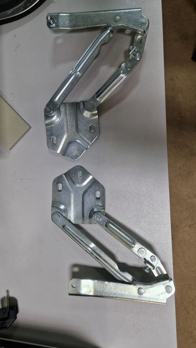 Панти за преден капак на Volkswagen Caddy 2015-2020