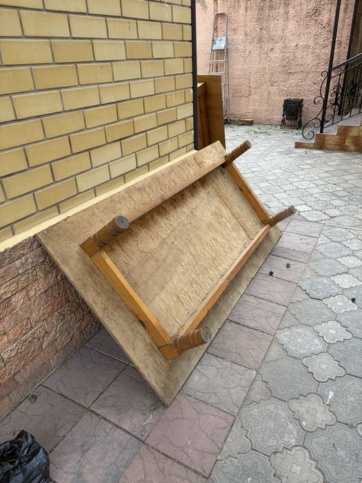 Столики низкие деревянные