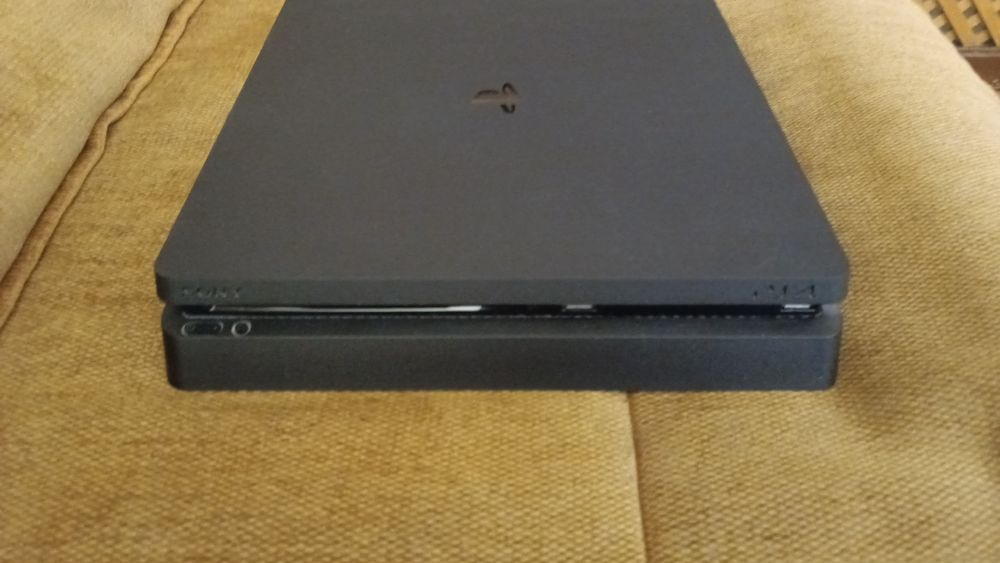 Playstation 4  на 1тб в идеальном состоянии