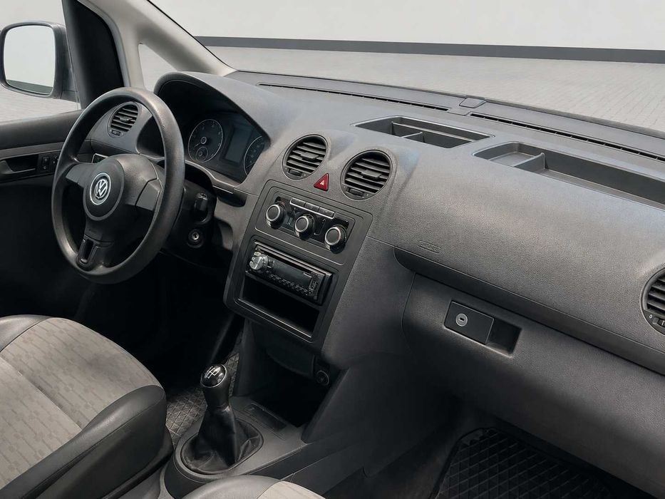 Товарен пикап/ баничарка под наем София – VW Caddy Maxi 30€, 500 км