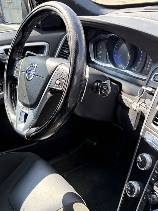 Volvo xc60 R Design 2,4 d5 220cp