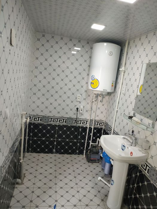 Shofirkon tumani Oybek koʻchasida yadhash uchun tayyor uy sotiladi
