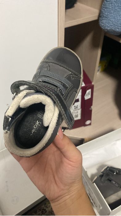 Продам детские ботинки