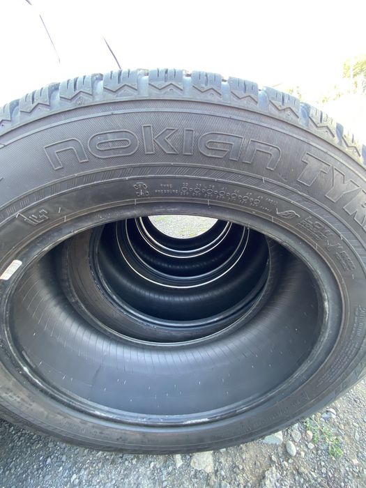 235/55/18/  Nokian tures wr suv 4