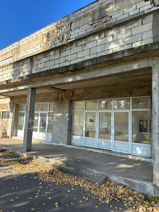 De inchiriat spatiu 1300 mp + teren 4700 mp langa liceul Danubius