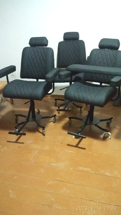 Парикмахерское кресло