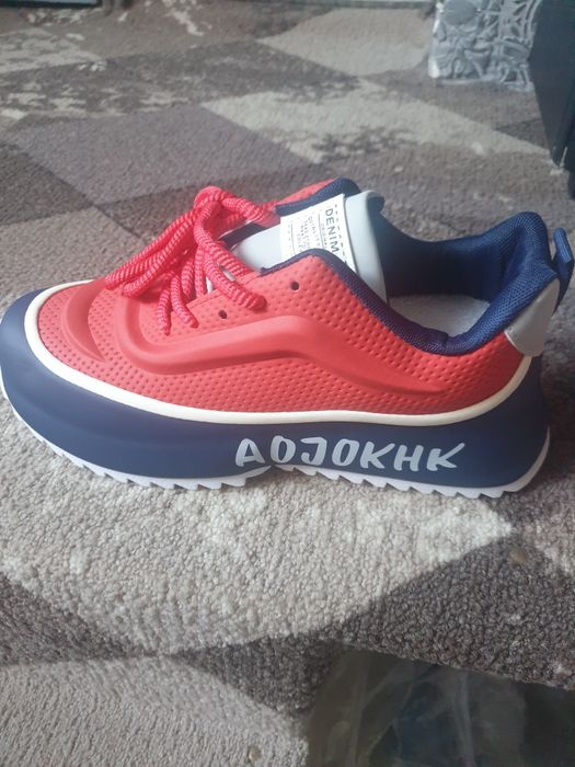 Кроссовки продам новые