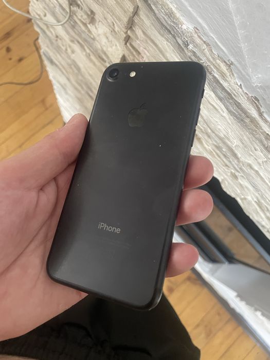 Продам Iphone 7