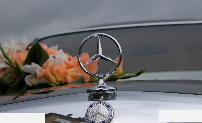 Ретро кола автомобил под наем за сватби