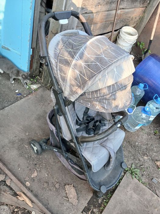 Продам прогулочную коляску