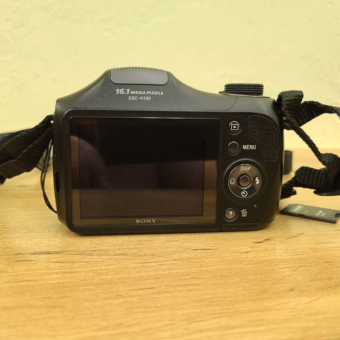 Продам фотоаппарат Sony cybershot DSC H-100