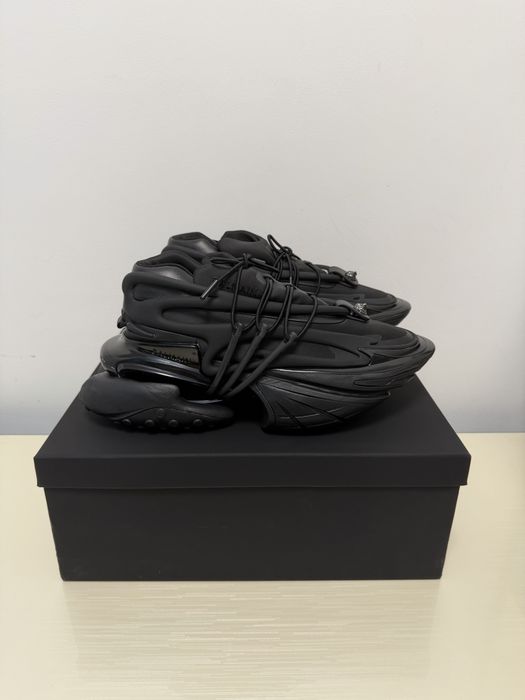Balmain Unicorn Triple Black