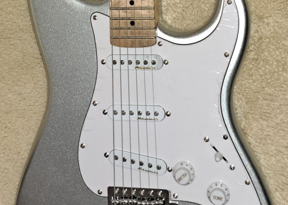 Vând chitară electrica Fender stratocaster