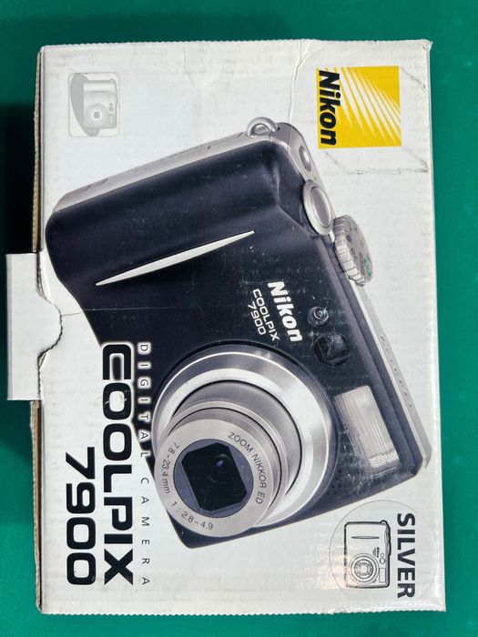 Nikon COOLPIX 7900