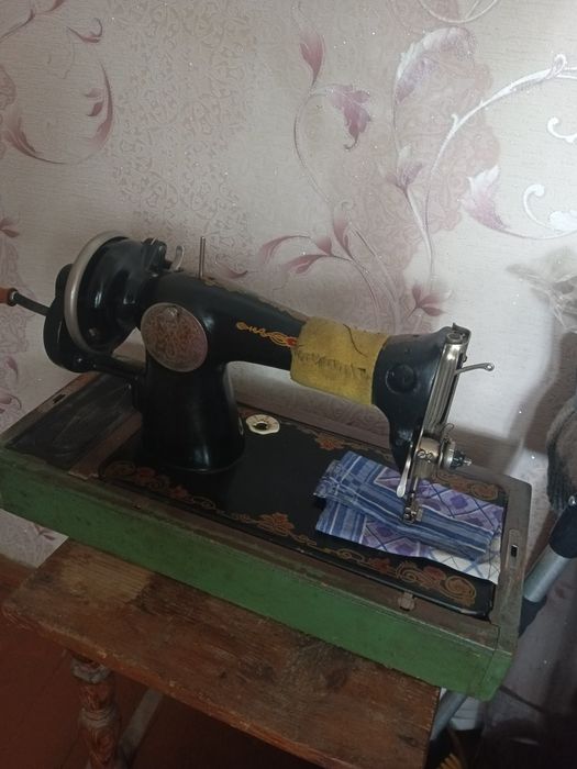 Машинка швейная, рабочая