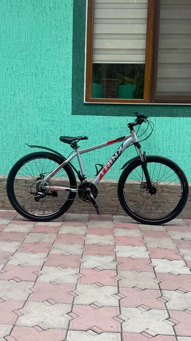 Trinx K016 Striker