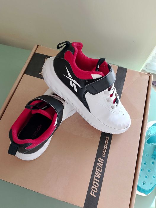 Детски маратонки апрески и сандали