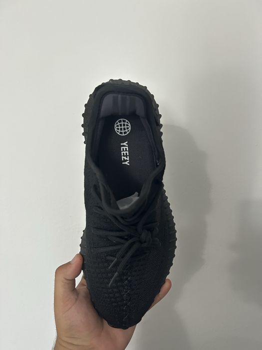 Yeezy 350 V2 Onyx marimea 42